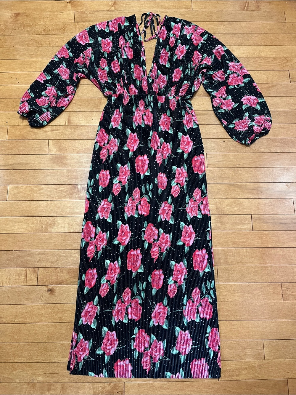 Like new ASOS design Red Rose V-Neck Maxi Dress in Black and Red - size small